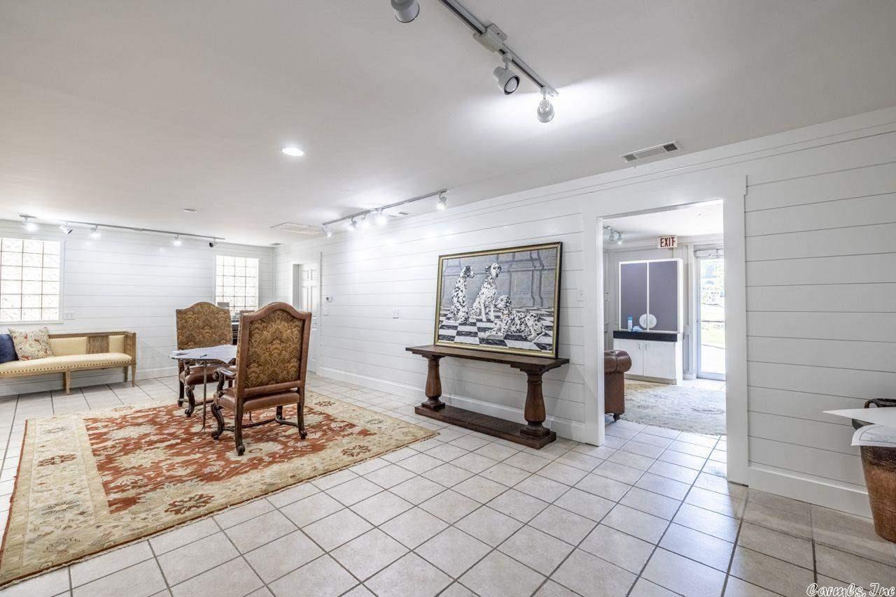 Woodland Hills - Commercial Sale