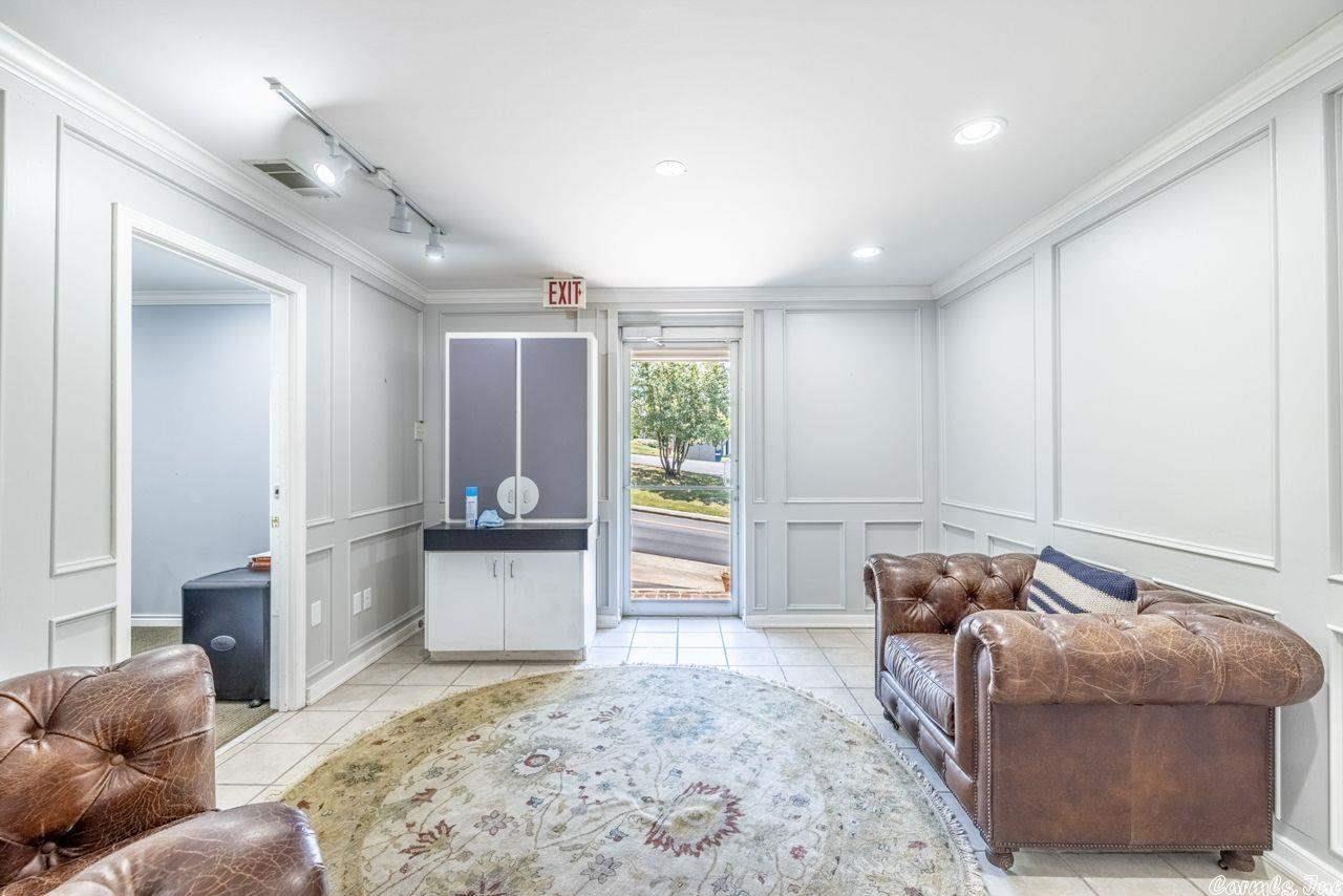 Woodland Hills - Commercial Sale