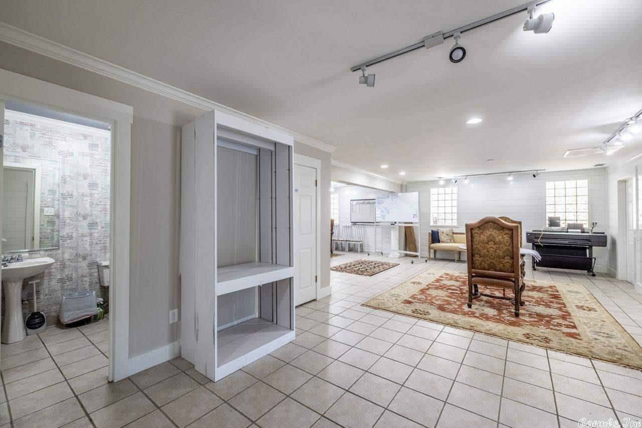 Woodland Hills - Commercial Sale