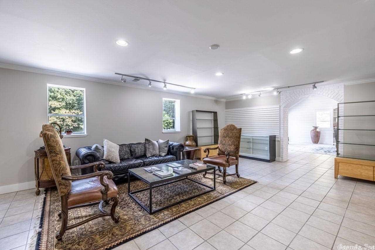 Woodland Hills - Commercial Sale