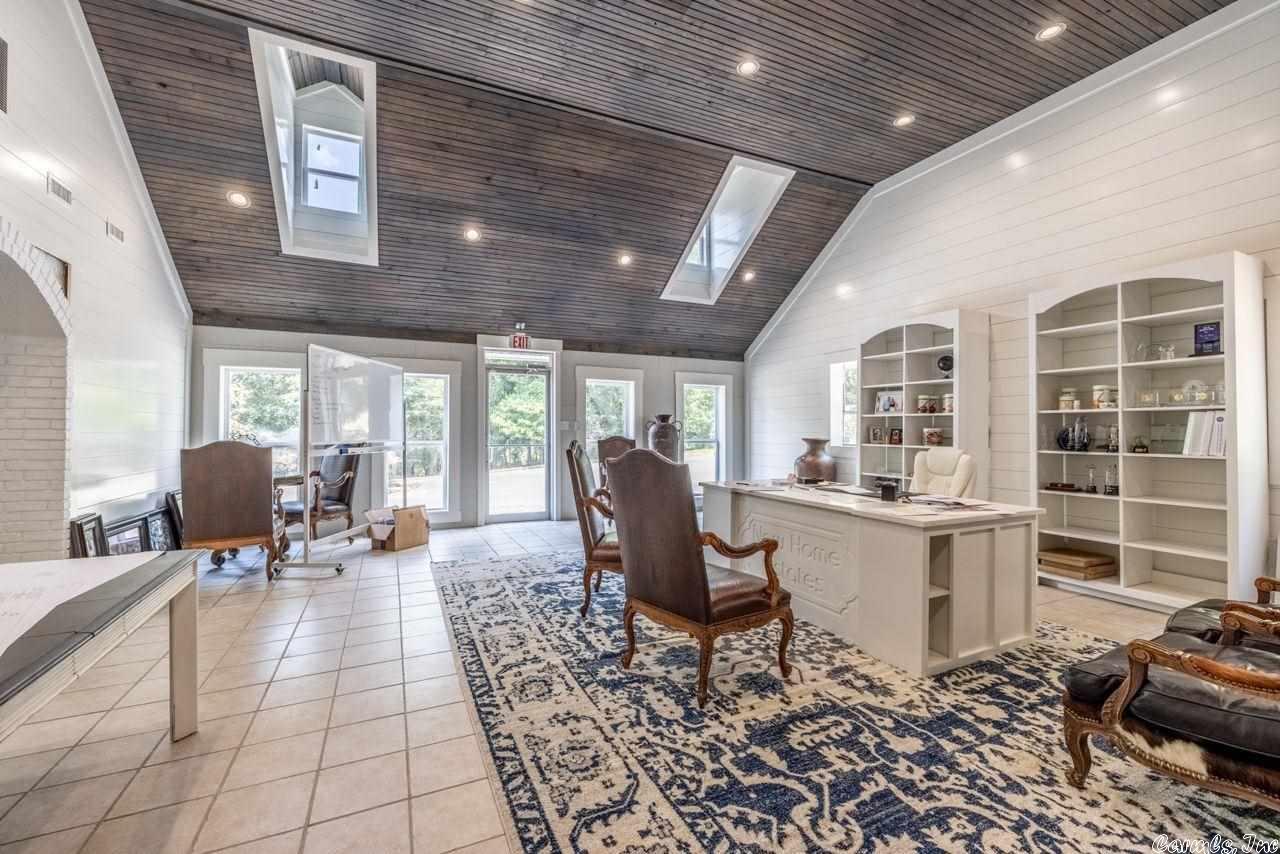 Woodland Hills - Commercial Sale