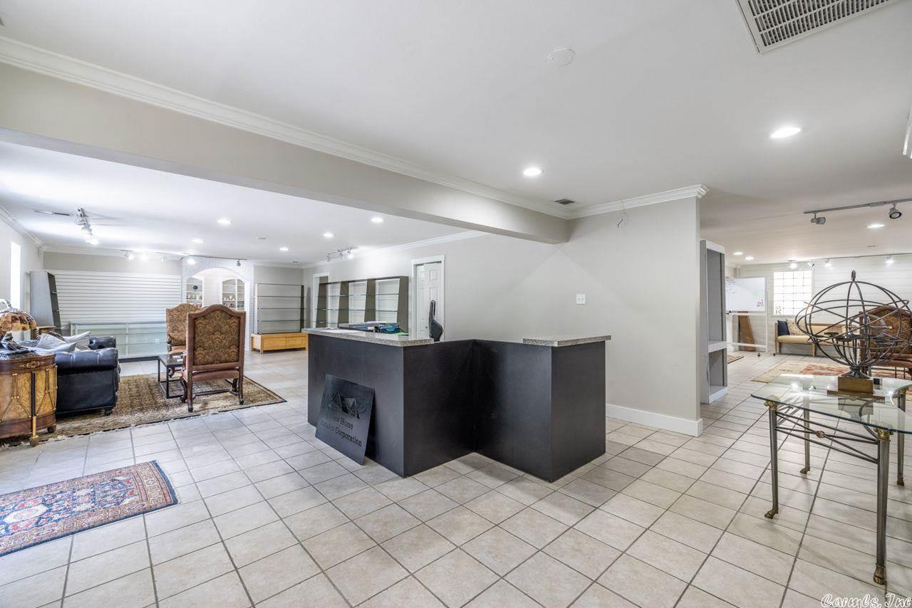 Woodland Hills - Commercial Sale