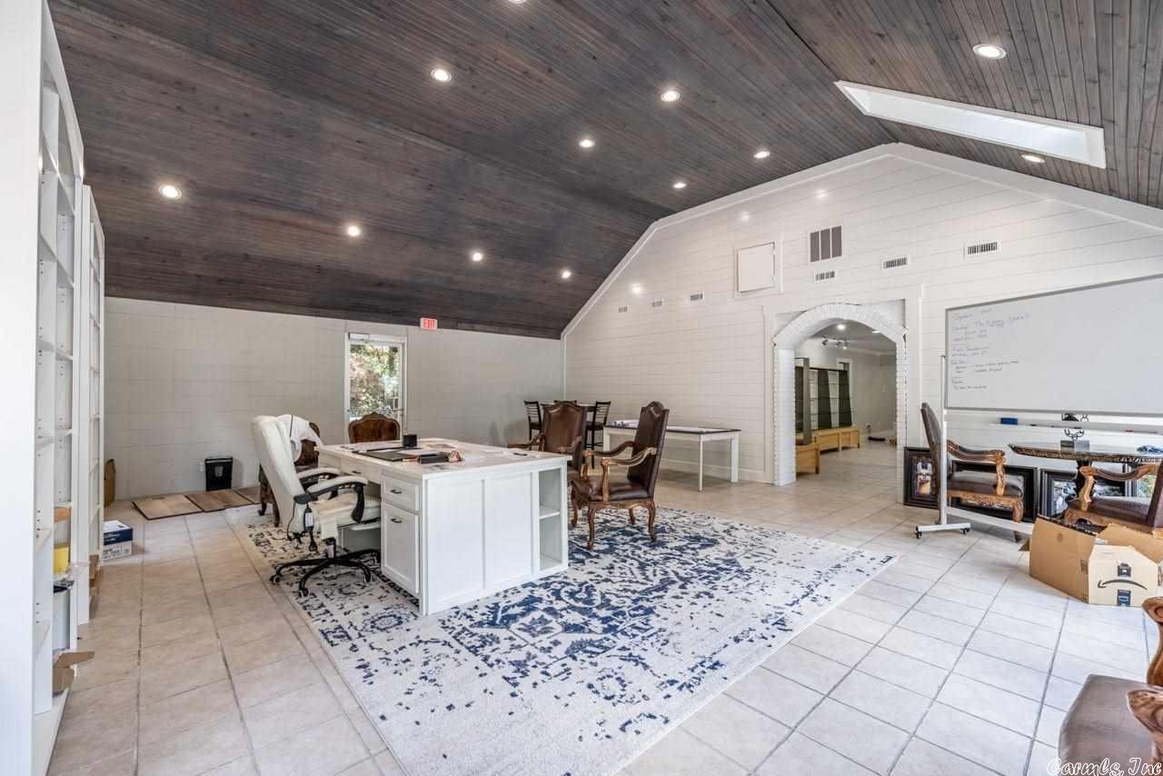 Woodland Hills - Commercial Sale