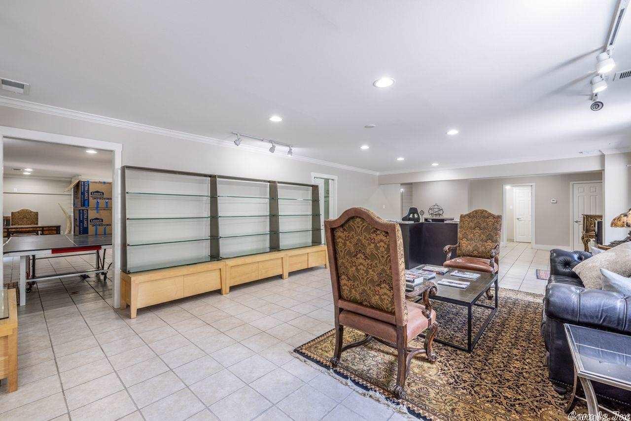 Woodland Hills - Commercial Sale