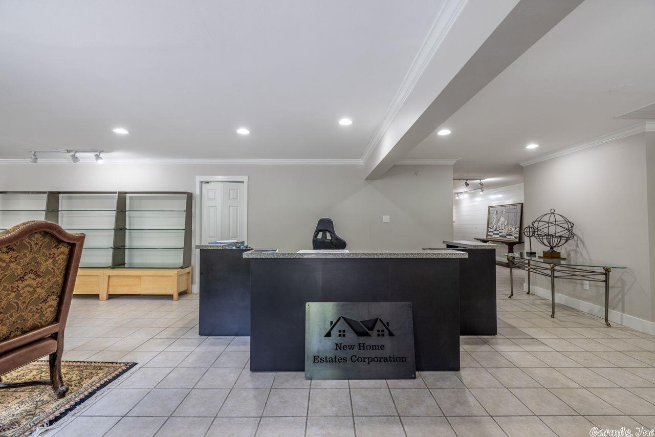 Woodland Hills - Commercial Sale