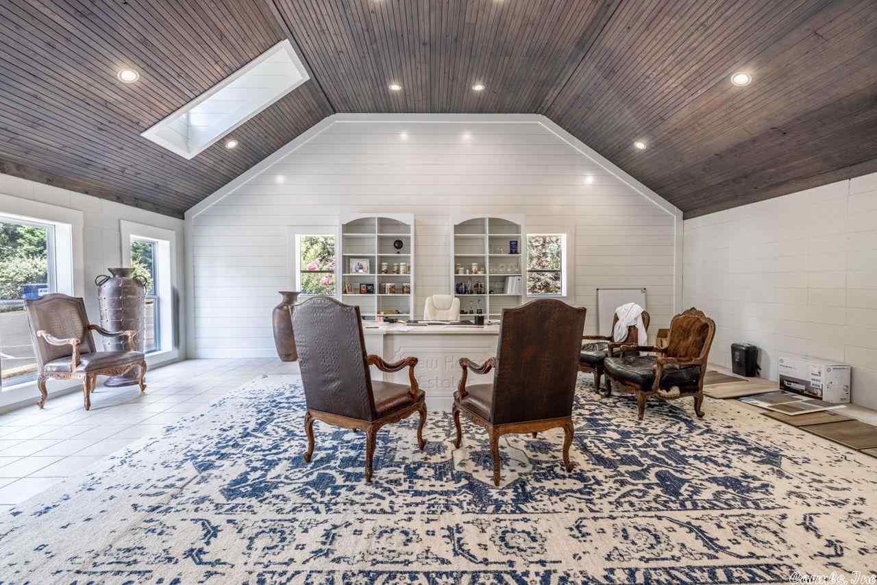 Woodland Hills - Commercial Sale