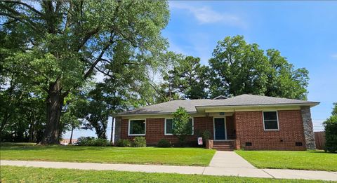 Photo of 401 E Church Street, Morrilton, AR 72110 (MLS # 26024054)