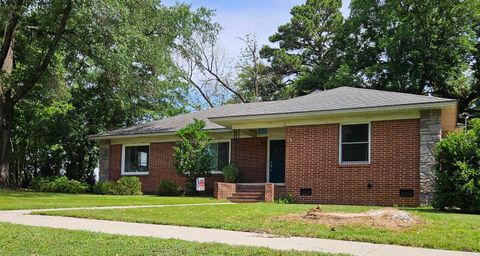 Photo of 401 E Church Street, Morrilton, AR 72110 (MLS # 26024054)