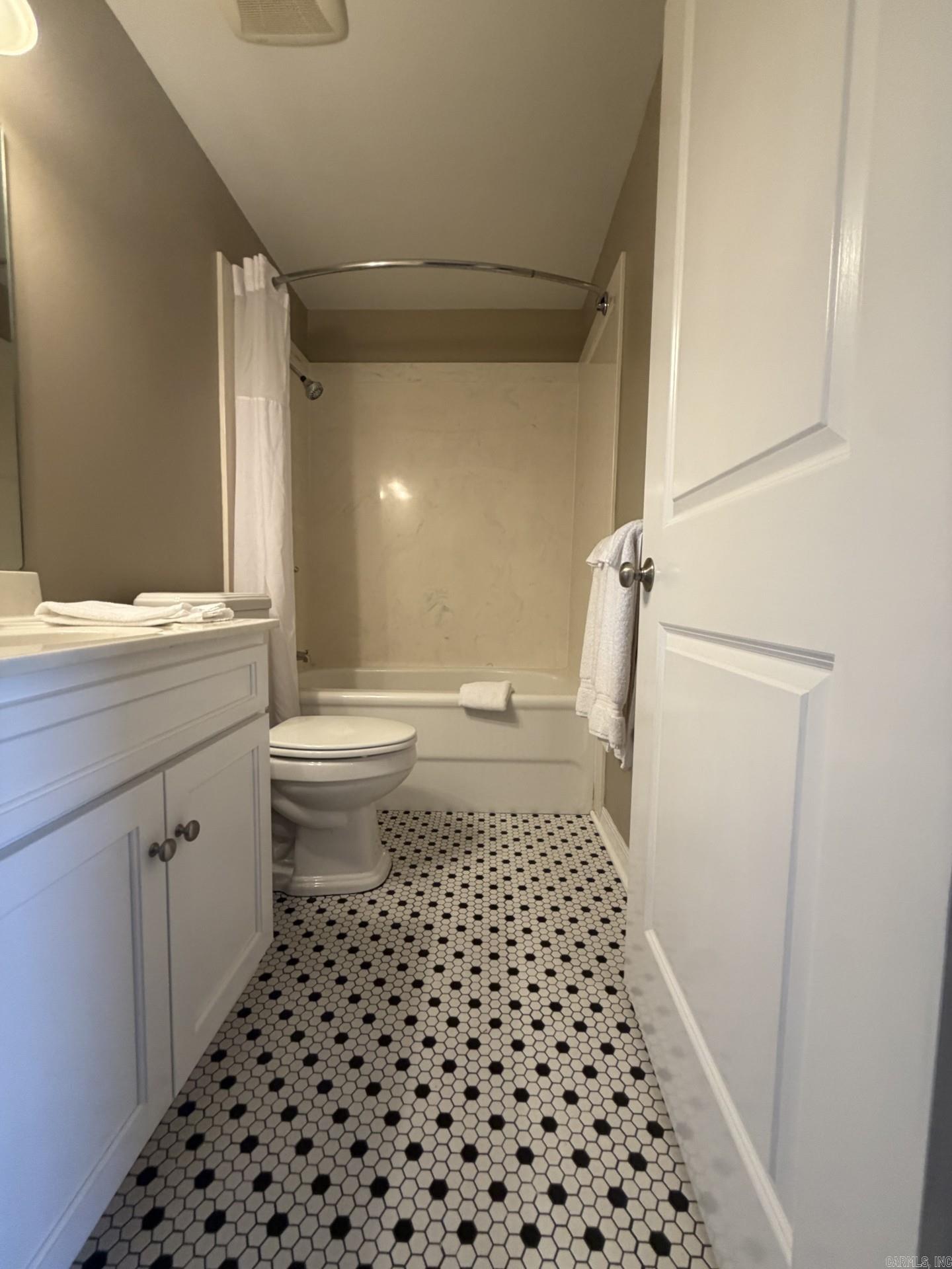 W L BRADLEY ADDN - Residential Lease