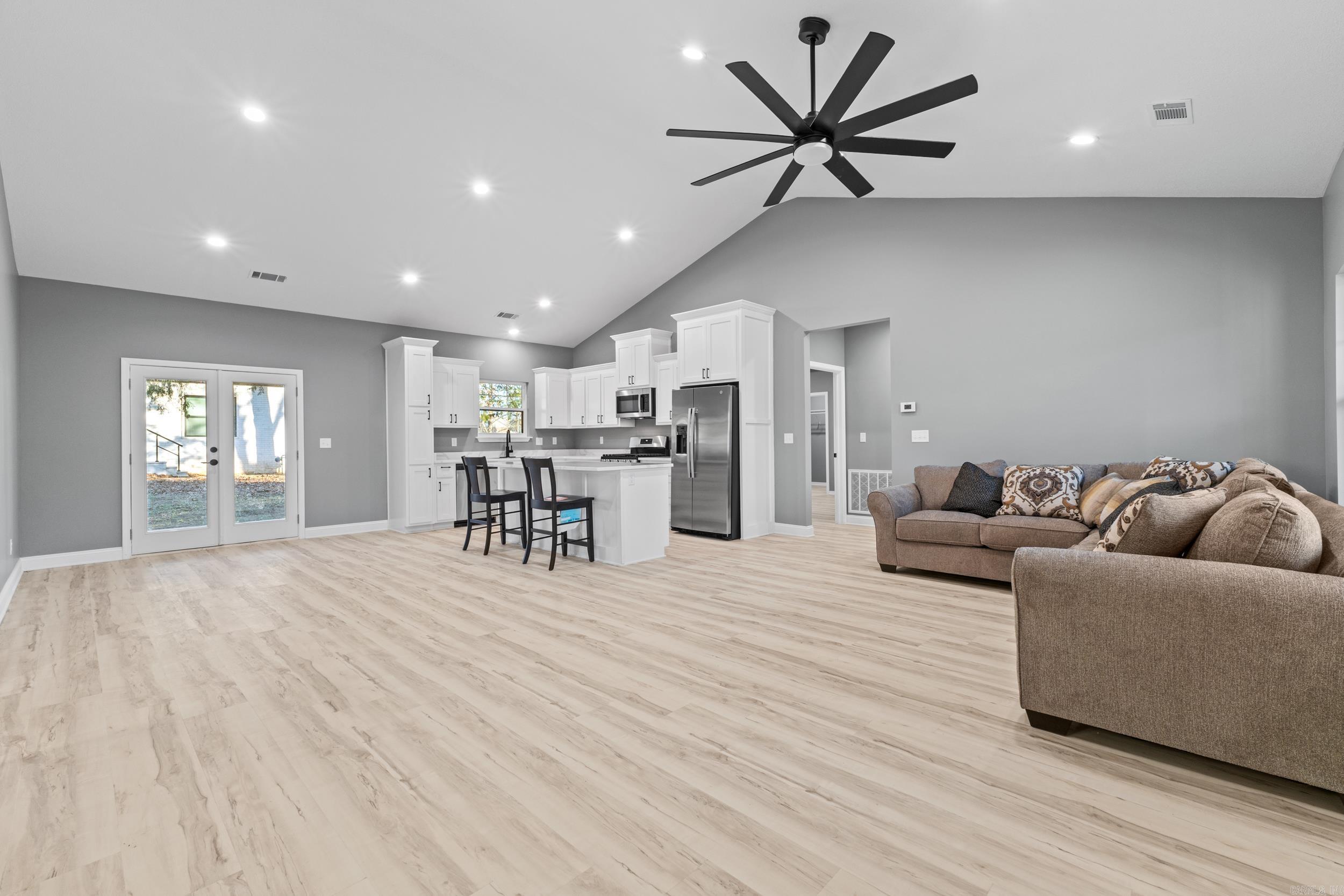 Delwood Manor 3rd - Residential