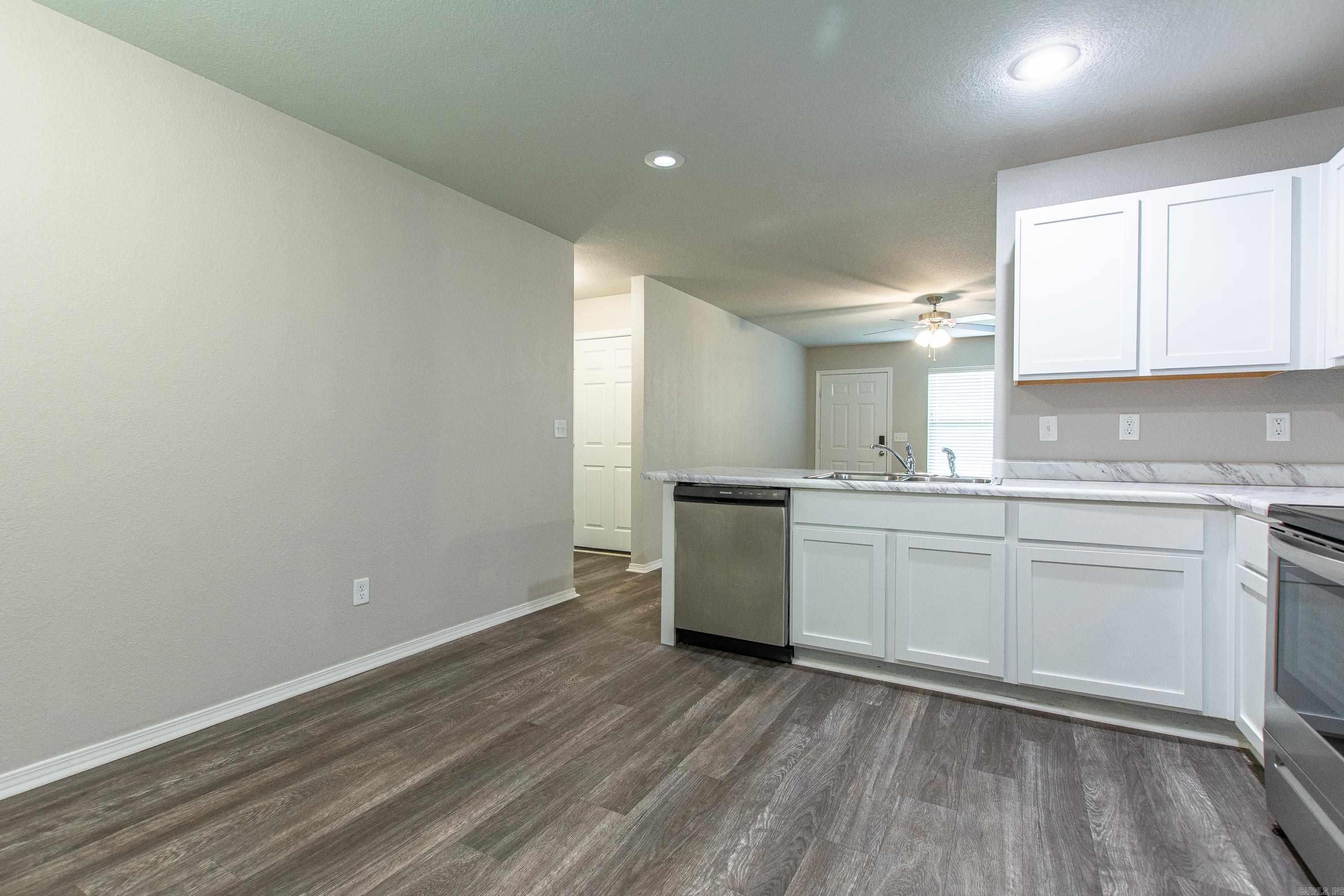 HILLDALE CROSSING - Residential