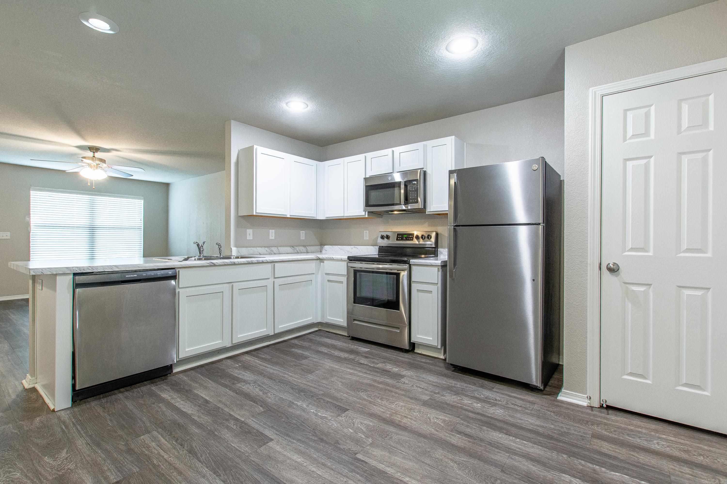 HILLDALE CROSSING - Residential