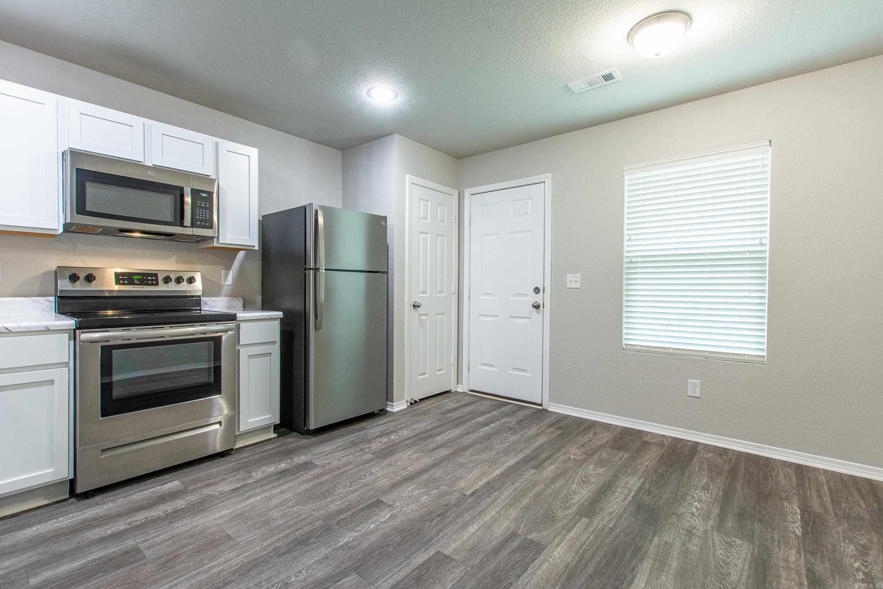HILLDALE CROSSING - Residential