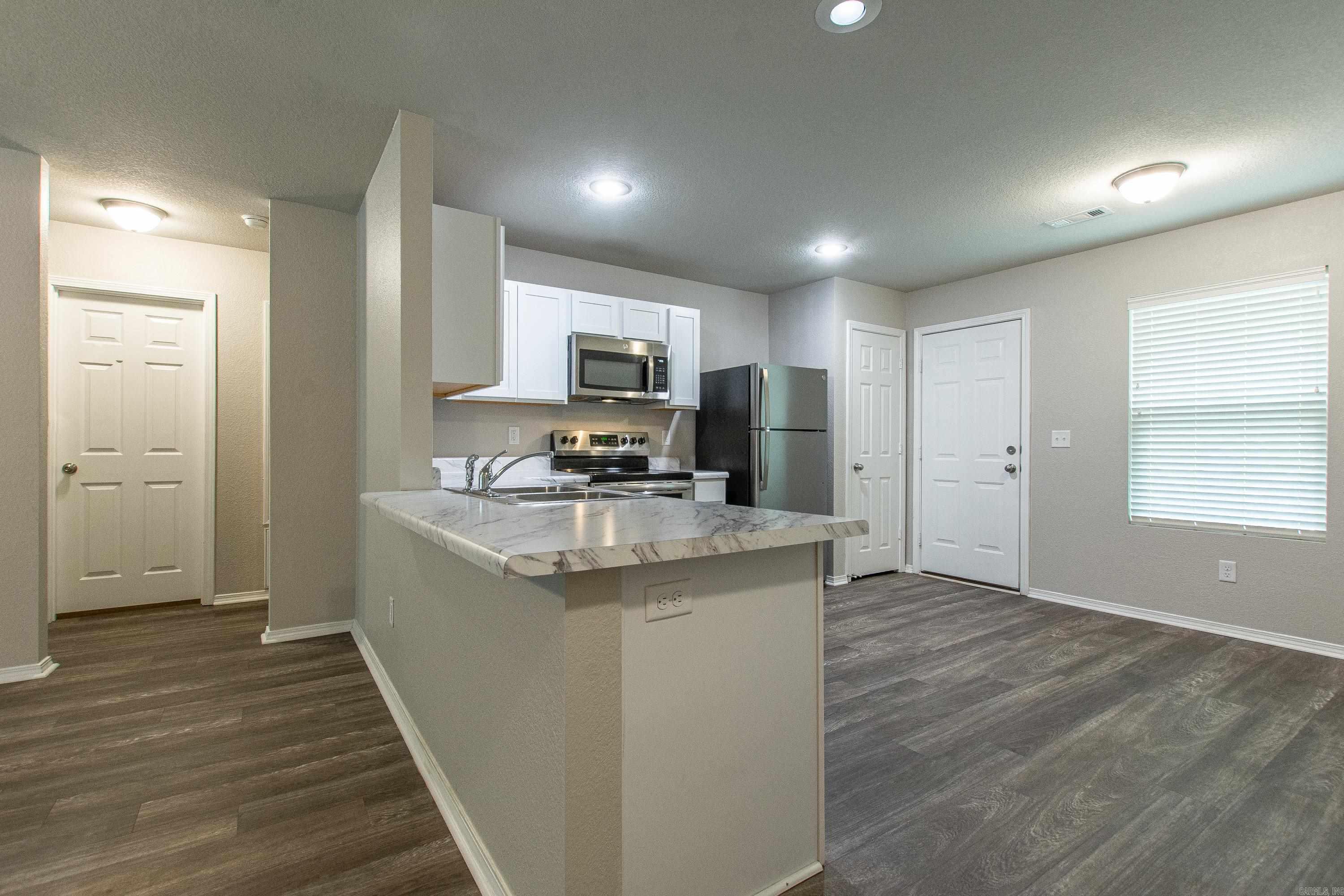 HILLDALE CROSSING - Residential