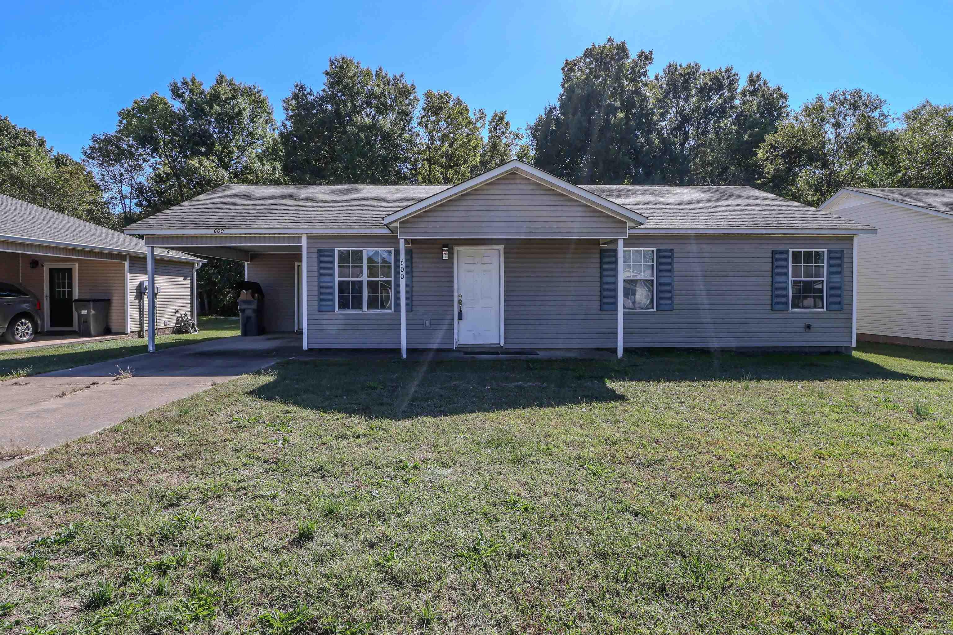 Great starter home or investment property. A home at this price in Paragould, AR doesn't come along often. Don't miss this opportunity!