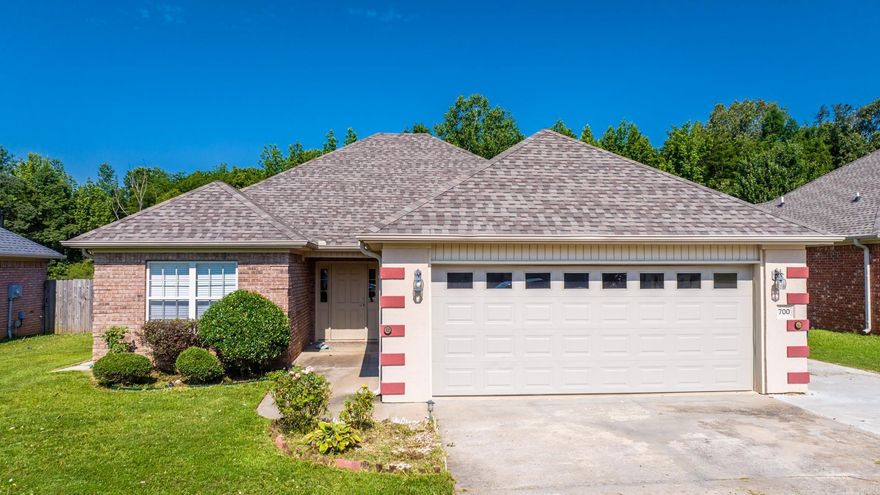 Beautiful 3 bedroom, two bath home located in Cabot School District. Centrally located to all activities in downtown Cabot.