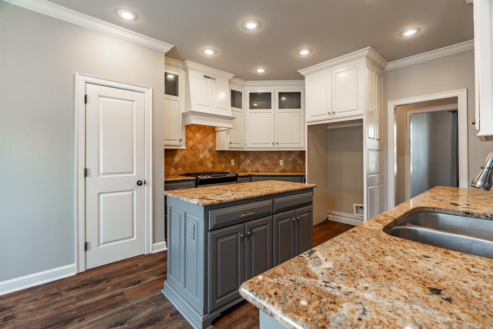 CHENAL VALLEY EPERNAY PLACE - Residential