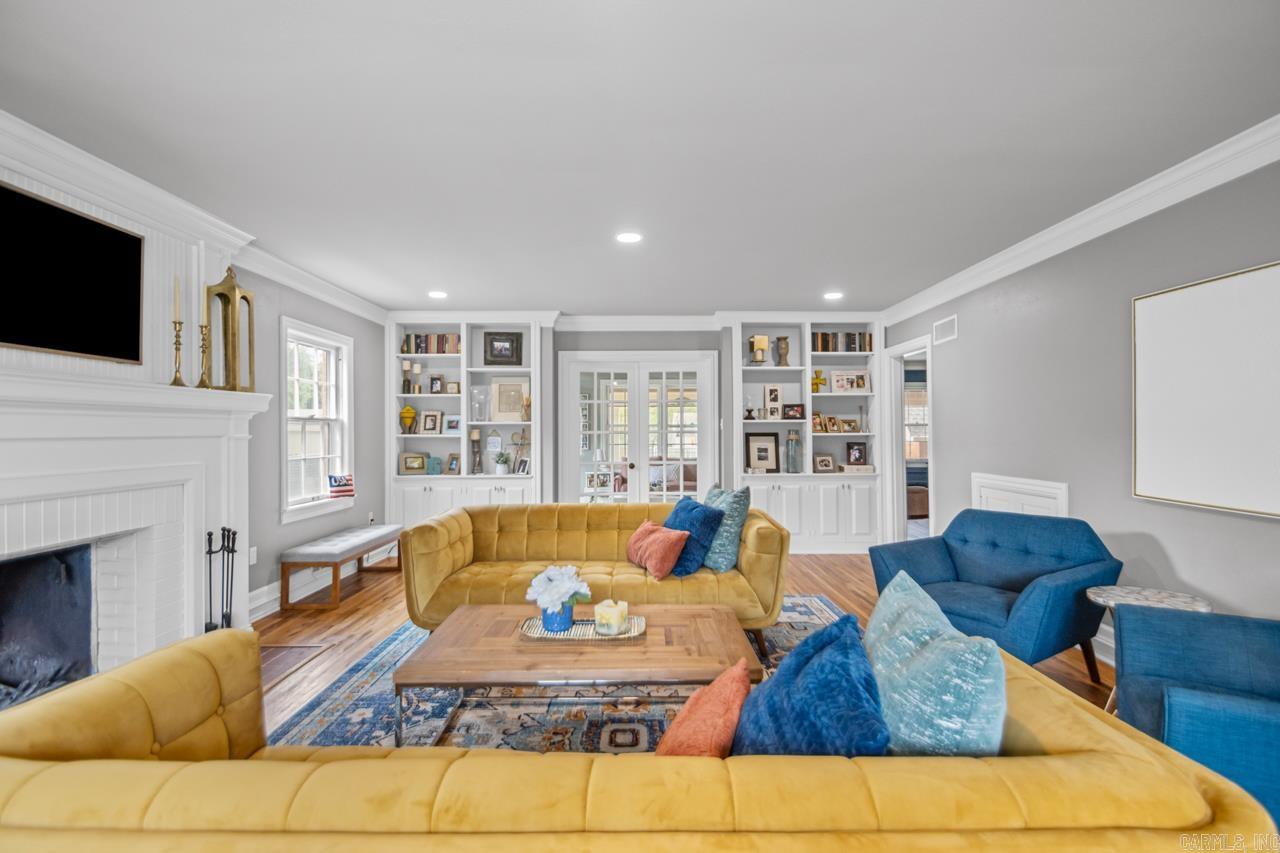 BRENTWOOD - Residential