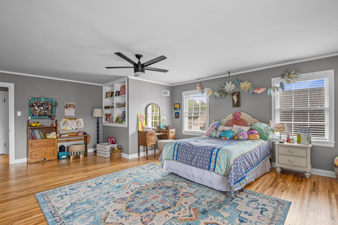 BRENTWOOD - Residential