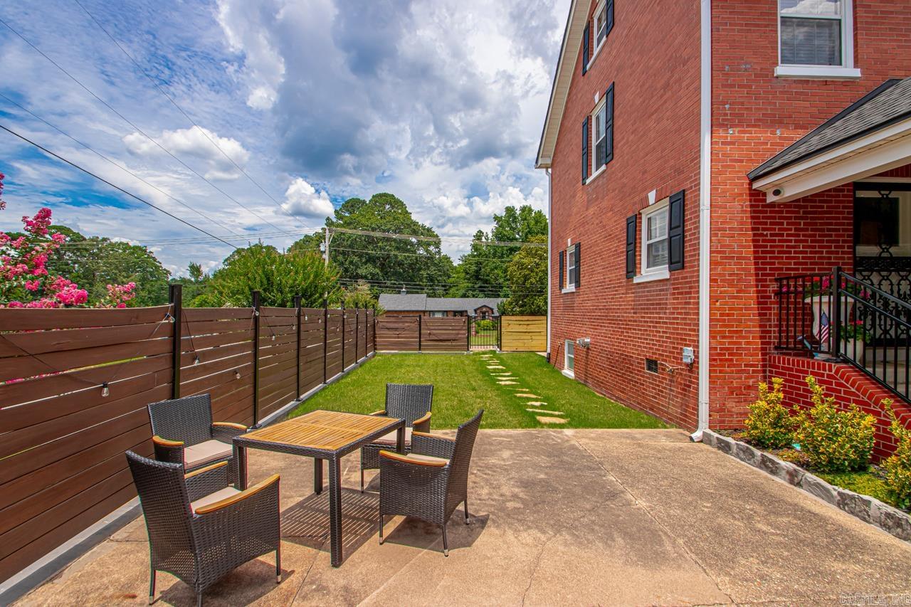 BRENTWOOD - Residential