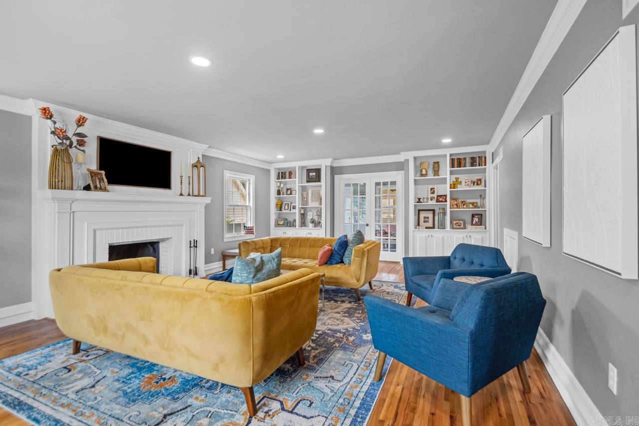 BRENTWOOD - Residential