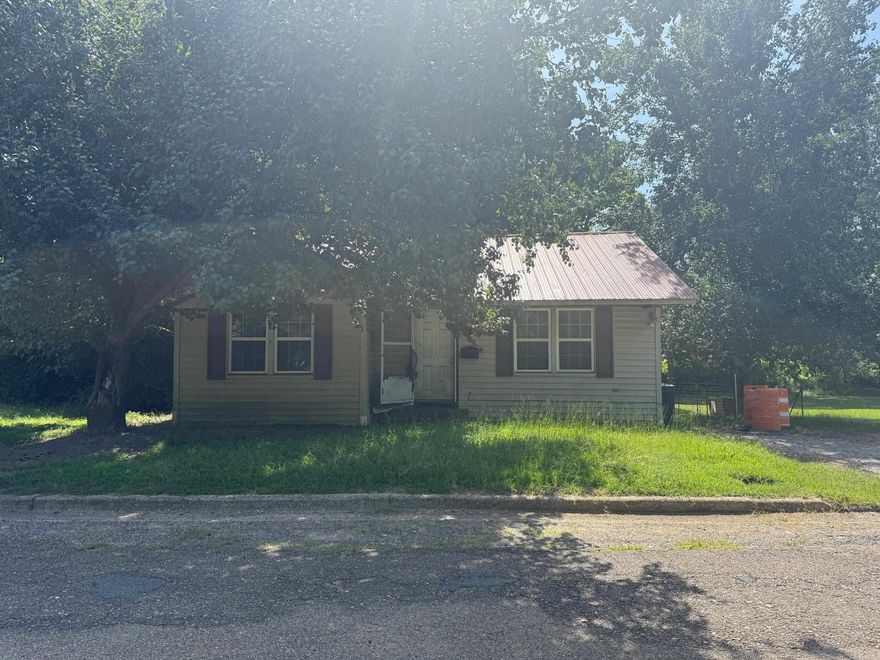 This two-bedroom, one-bath fixer-upper in Gurdon, Arkansas offers a great opportunity for investors or buyers looking to add their personal touch. Situated on two spacious lots, the property provides plenty of room for outdoor projects or future expansion. It features a newer metal roof and a recently built shed for added storage. With some repairs and updates, this home has the potential to shine. Whether you're looking for a renovation project or a potential rental, this property is full of possibilities.