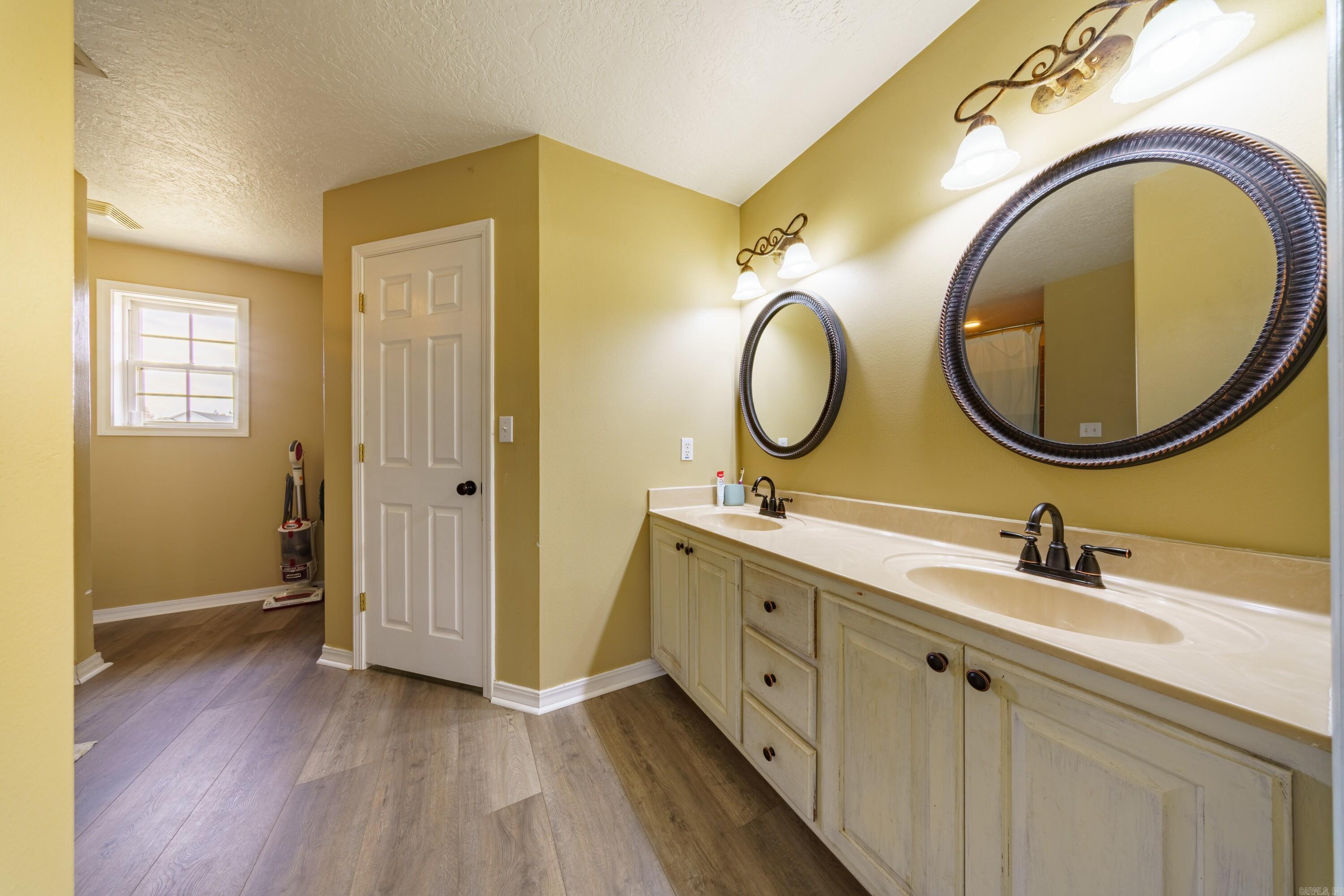 DOUBLE OAK ESTATES - Residential