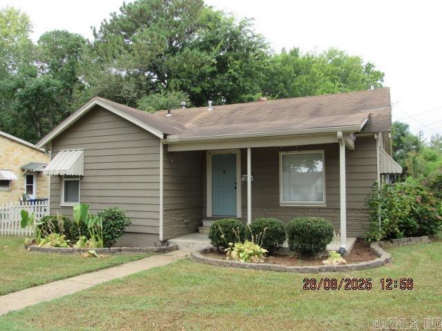 Well maintained updated 2-bedroom home, laminate floors throughout, freshly painted interior throughout, all new 2-inch blinds throughout, all kitchen appliances including refrigerator, separate washer & dryer hook-ups, spacious bedrooms, corner lot, gas & electric, 1 car carport, convenient wall to downtown or Conway Jr. High School. ***PLEASE NOTE WE DO NOT ADVERTISE ON CRAIGSLIST OR FACEBOOK. ANY LISTING OF OURS SEEN IS A SCAM!!!***