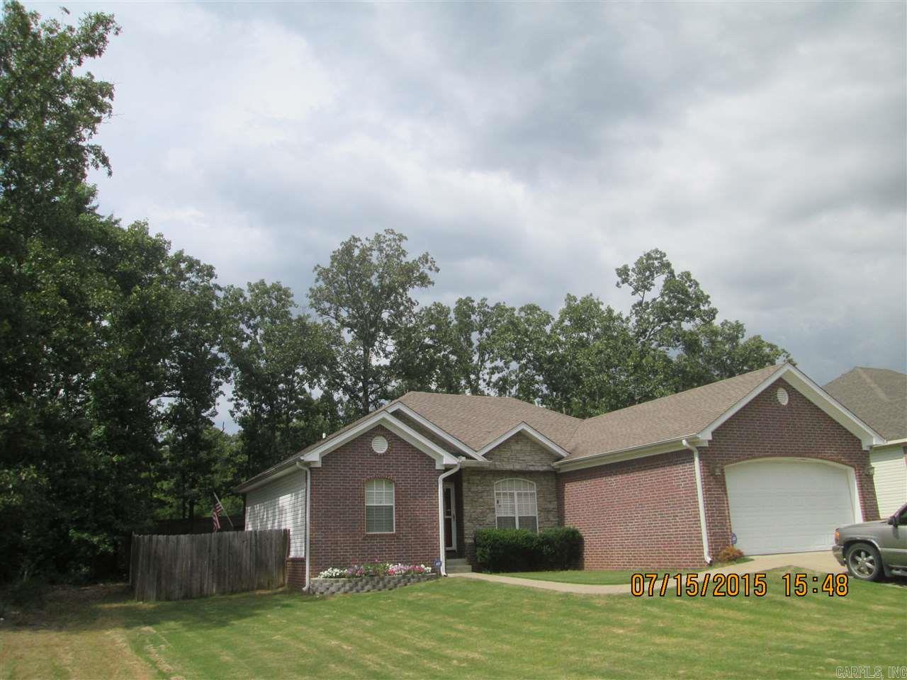 Great Sherwood Home! 3 bedrooms 2 full baths split floor plan living room is open to eat-n-kitchen, kitchen has lots of cabinets and breakfast bar, Formal dining, Large jetted tub, sep shower, Large walk in closet, fully privacy fenced yard with a covered deck.