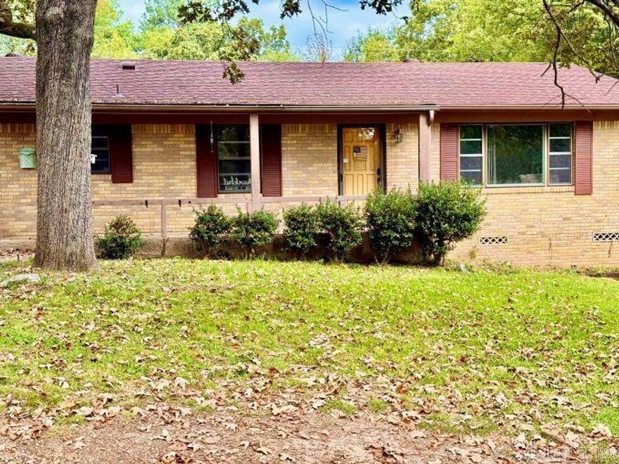 Spacious home ready for a new owner near Lakewood Lake #3. Three bedrooms, two full bathrooms, sunroom and den. A large backyard perfect for outdoor entertaining on the patio. Enjoy a short walk to the lake, tennis courts and park area amenities.  Roof 20169, HVAC 2020. Tenant occupied until 11/3. Call today for a showing!