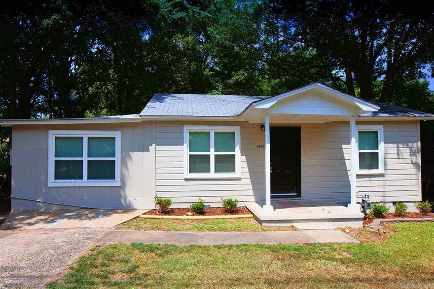MOVE IN SPECIAL! HALF OFF FIRST MONTH’S RENT! Great 3bd/1ba in Little Rock that is waiting for you to call home! Nice kitchen space with plenty of cabinets. Cute little porch and nice yard space. This house is located near shopping and dining with close freeway access. This property is managed by Hoffman Team so beware of scammers - we will never ask you to Cashapp us money. The lease for this property is for 18 months to 2 years with a 3% increase after the first year. Income must be 3x the amount of rent per month unless you have a housing voucher. Deposit, first month’s rent, and the $50 administration fee due before move in.