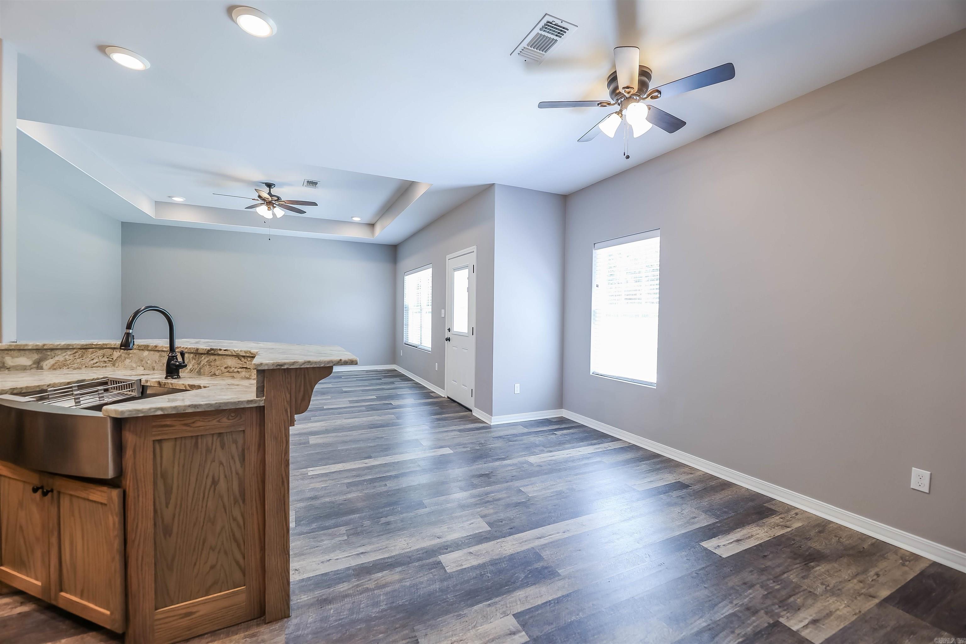 HAMPTON HOLLOWS - Residential