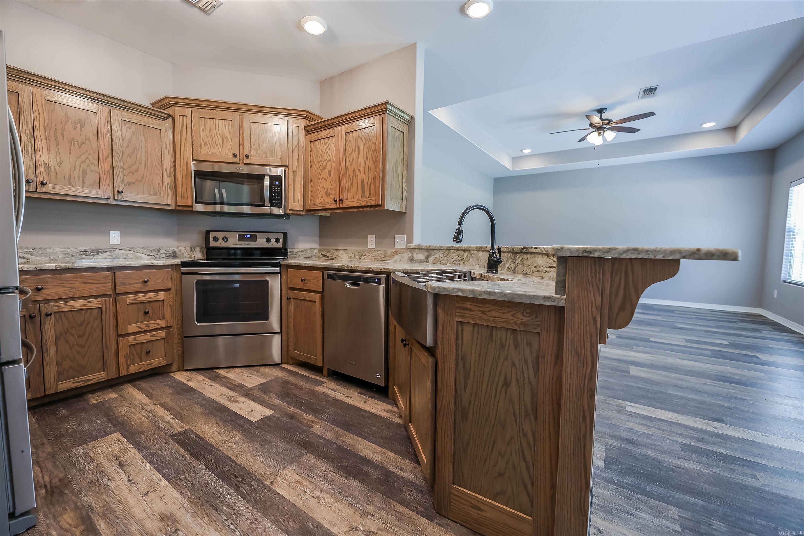 HAMPTON HOLLOWS - Residential