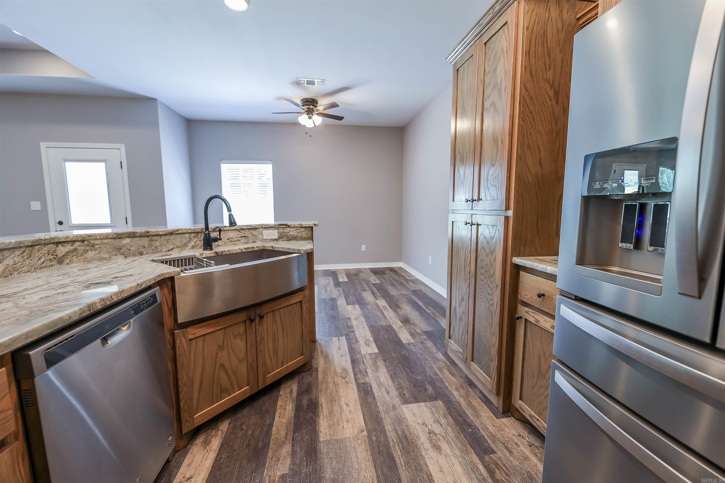 HAMPTON HOLLOWS - Residential