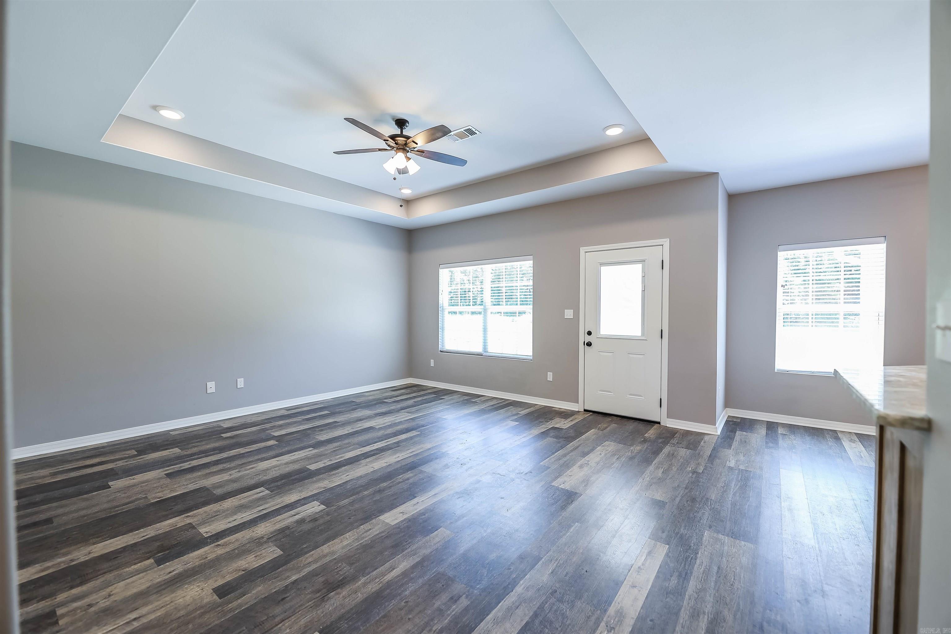 HAMPTON HOLLOWS - Residential