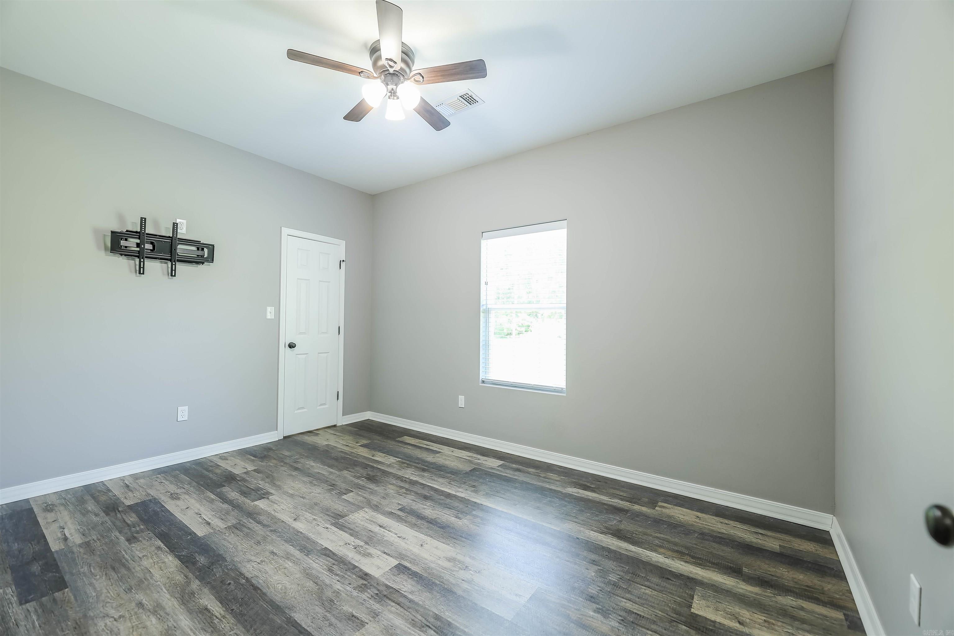 HAMPTON HOLLOWS - Residential