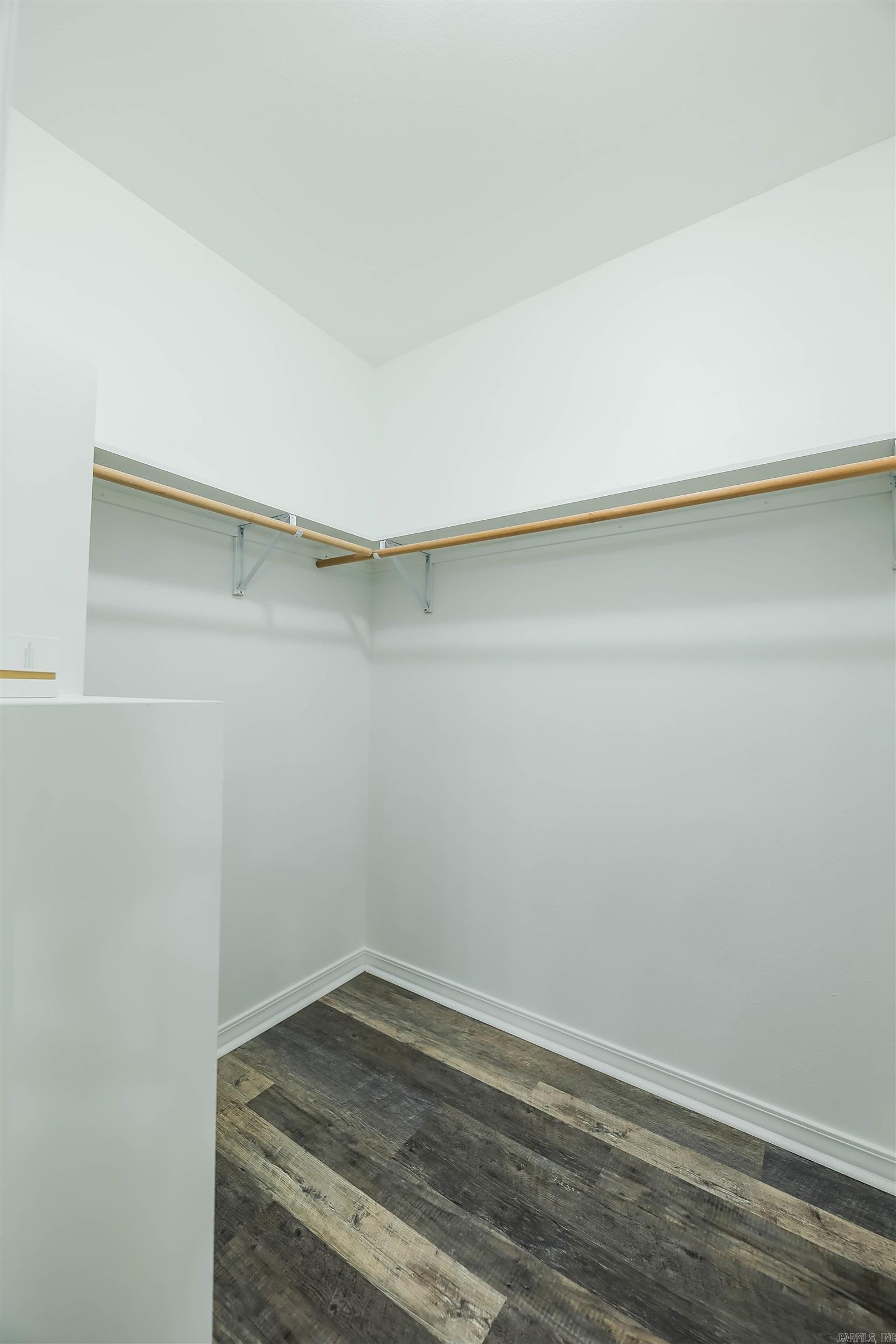 HAMPTON HOLLOWS - Residential