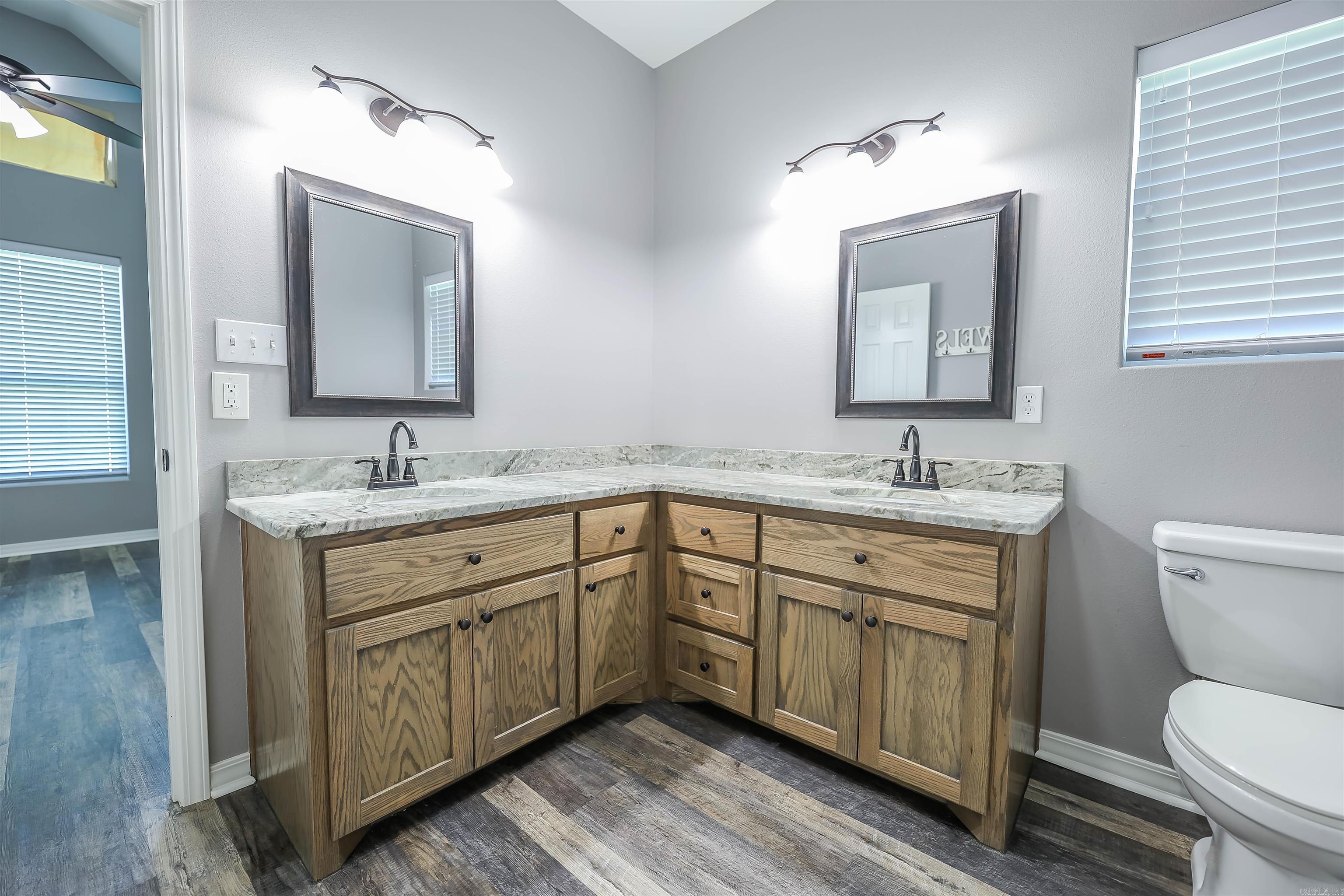 HAMPTON HOLLOWS - Residential