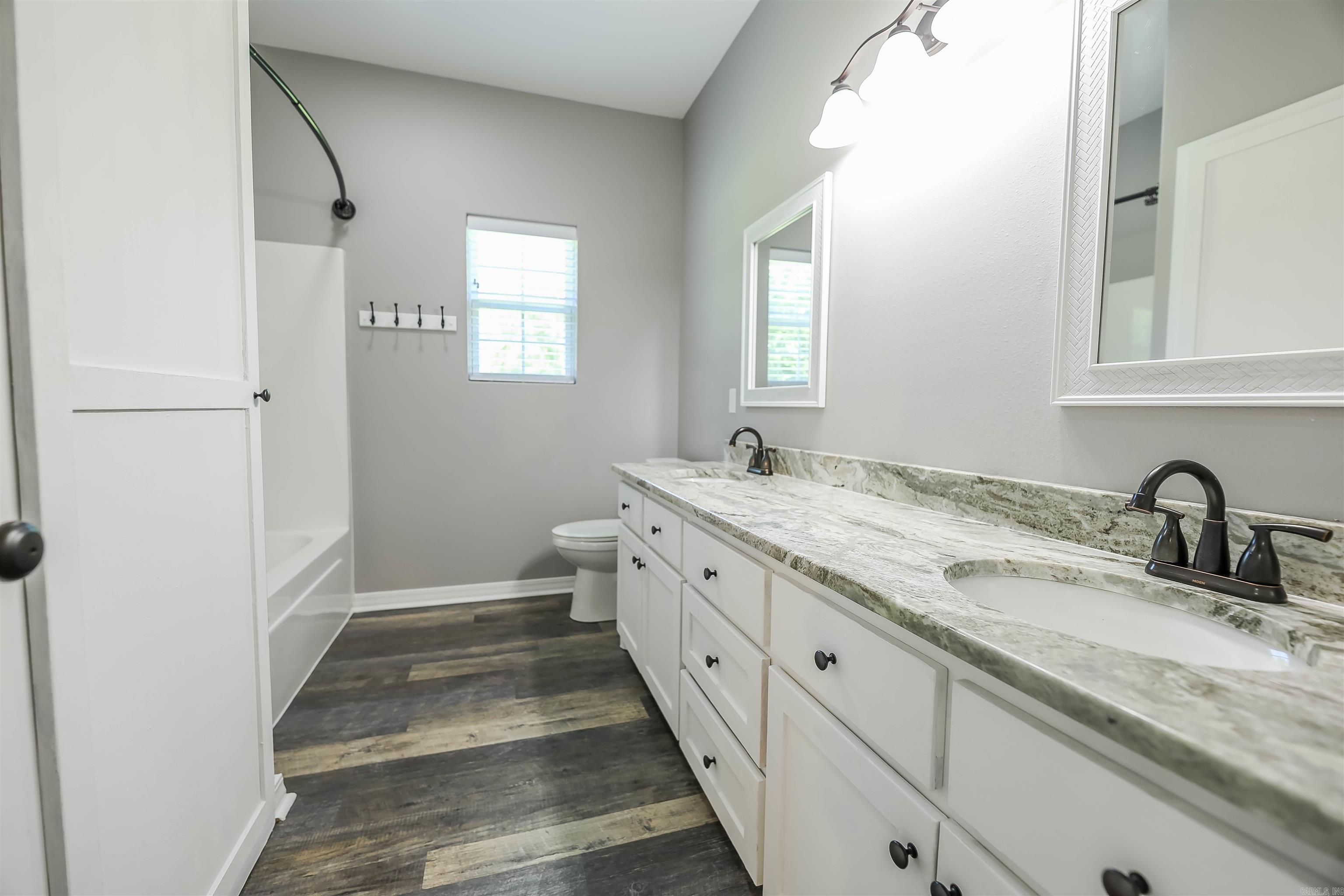 HAMPTON HOLLOWS - Residential