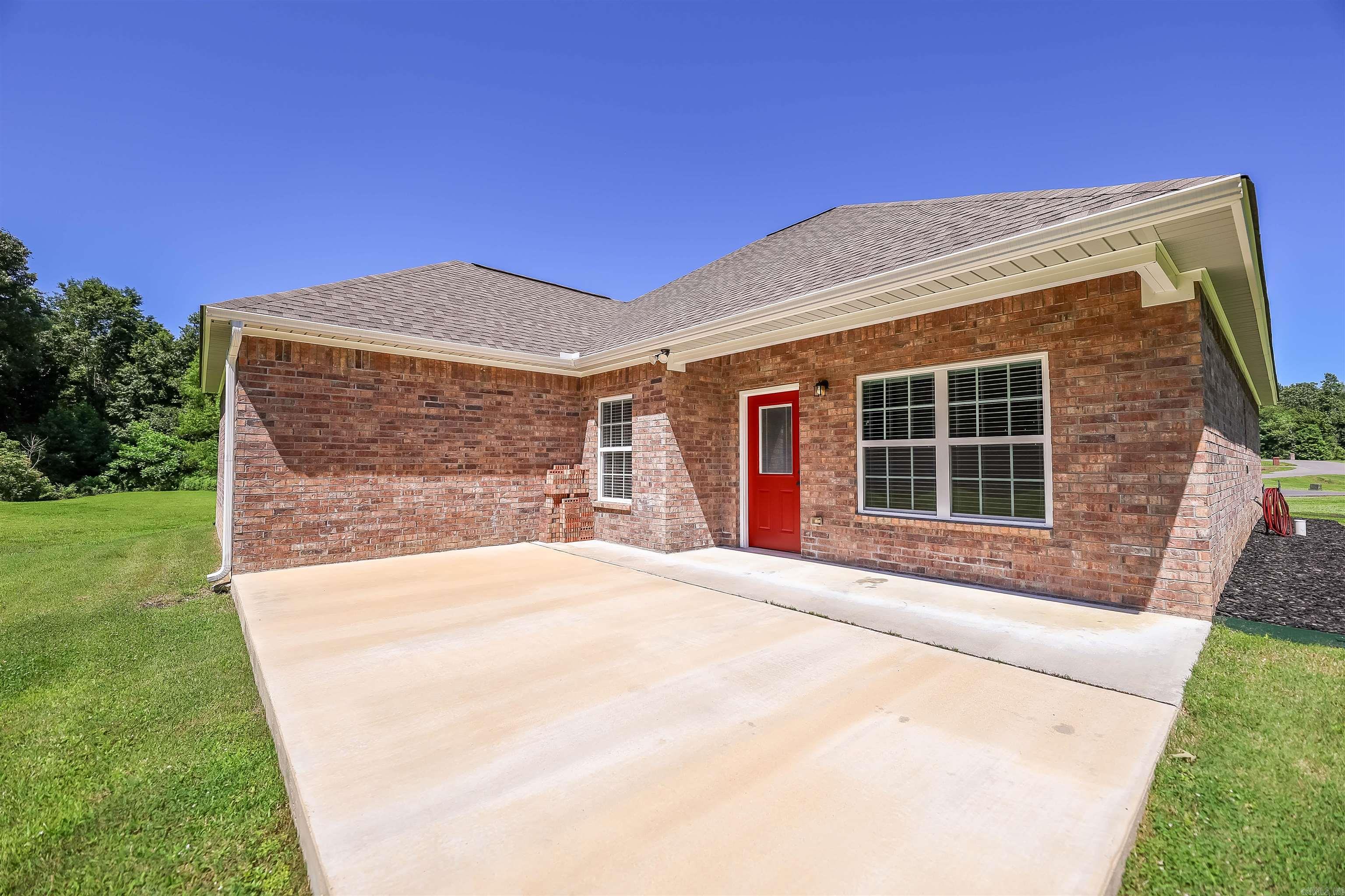 HAMPTON HOLLOWS - Residential