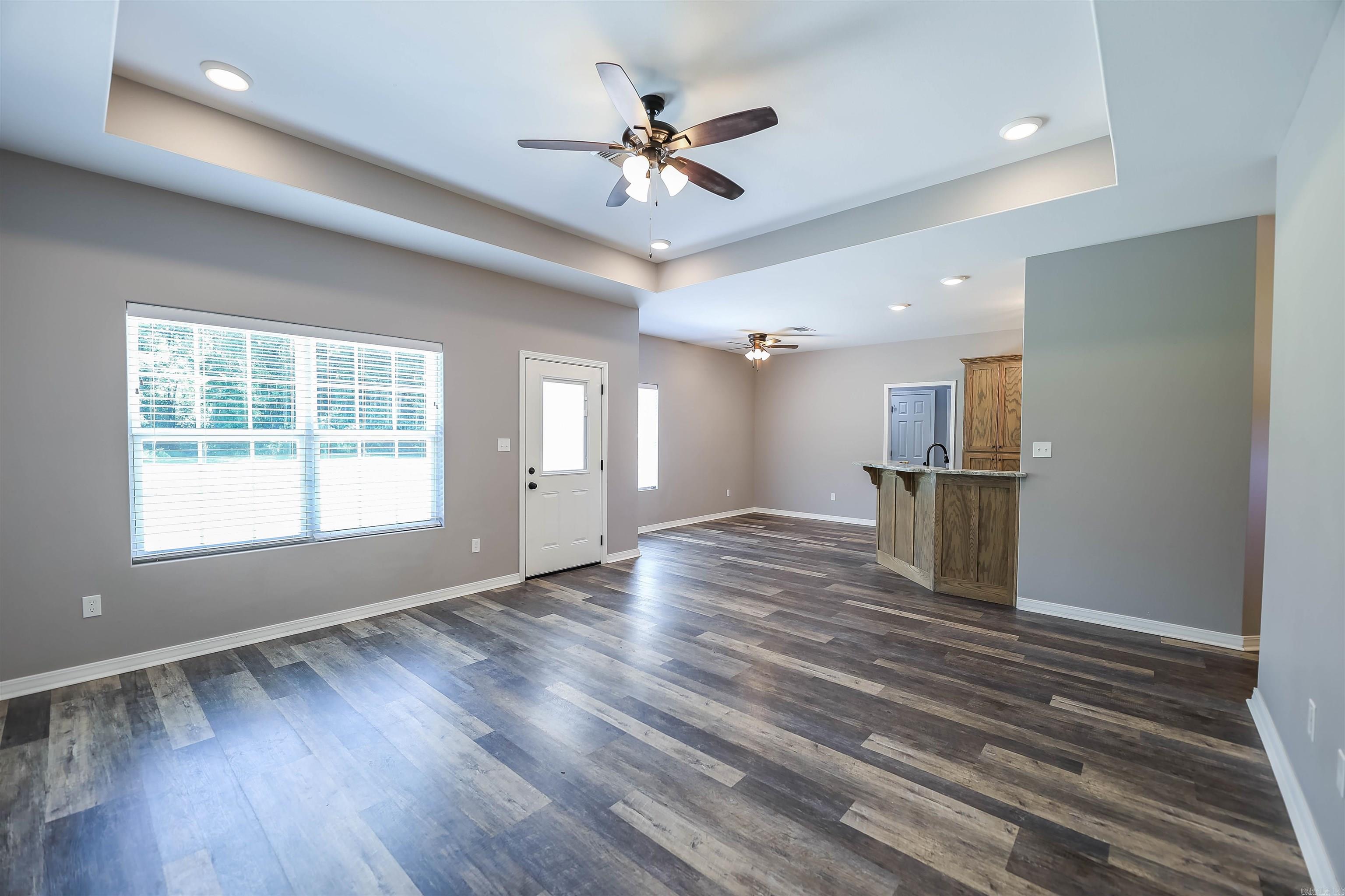 HAMPTON HOLLOWS - Residential