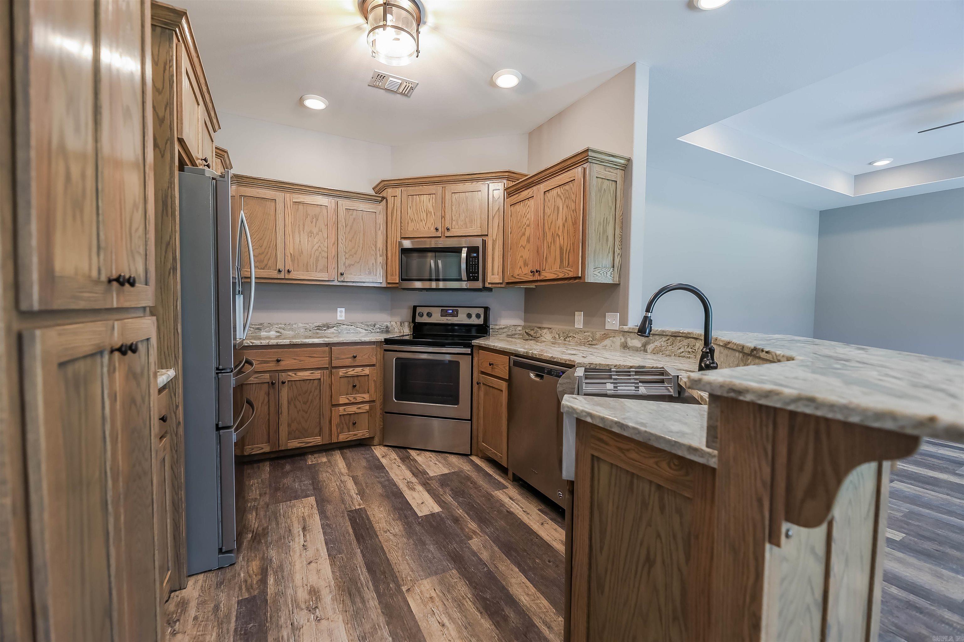 HAMPTON HOLLOWS - Residential