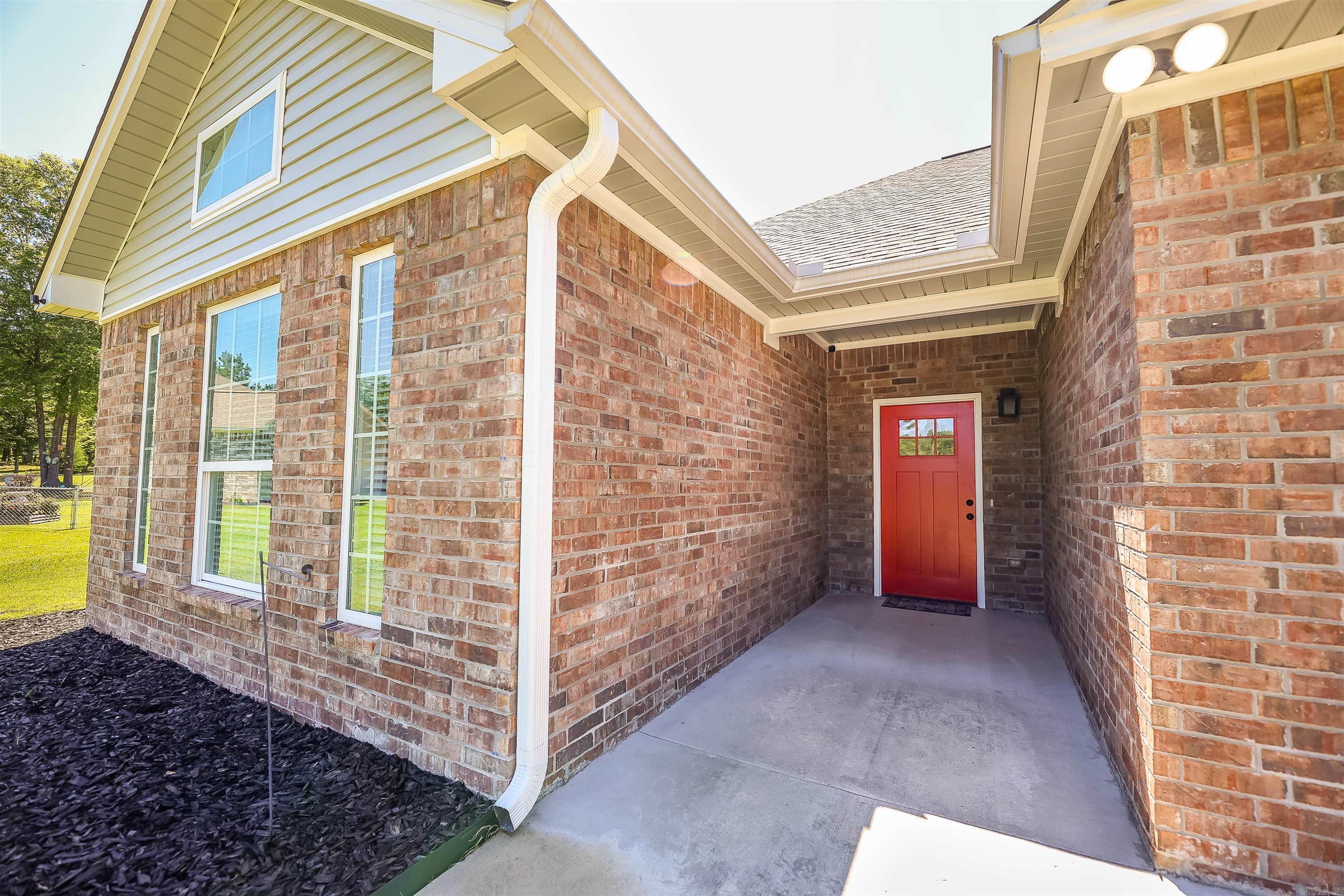 HAMPTON HOLLOWS - Residential