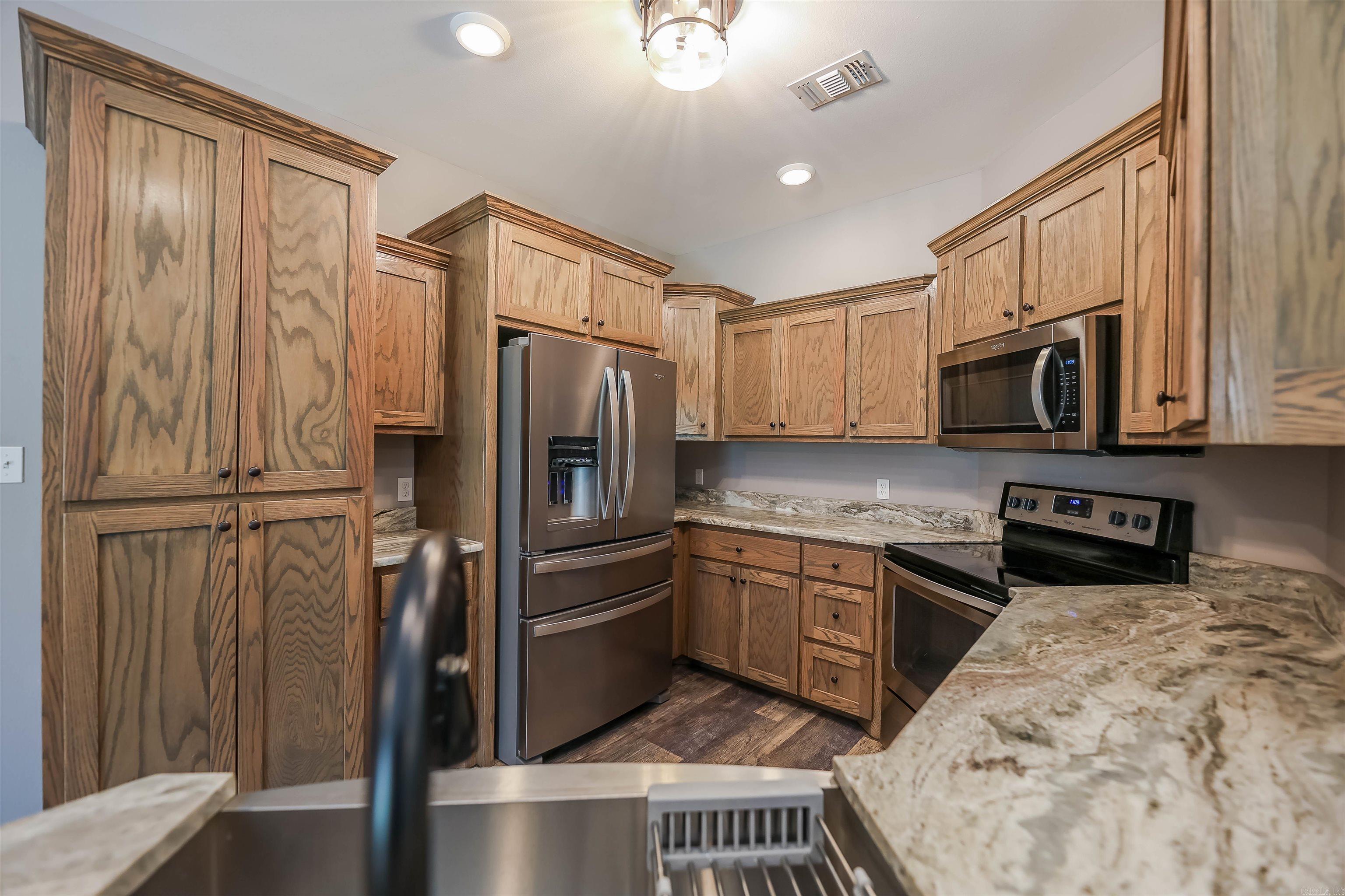 HAMPTON HOLLOWS - Residential