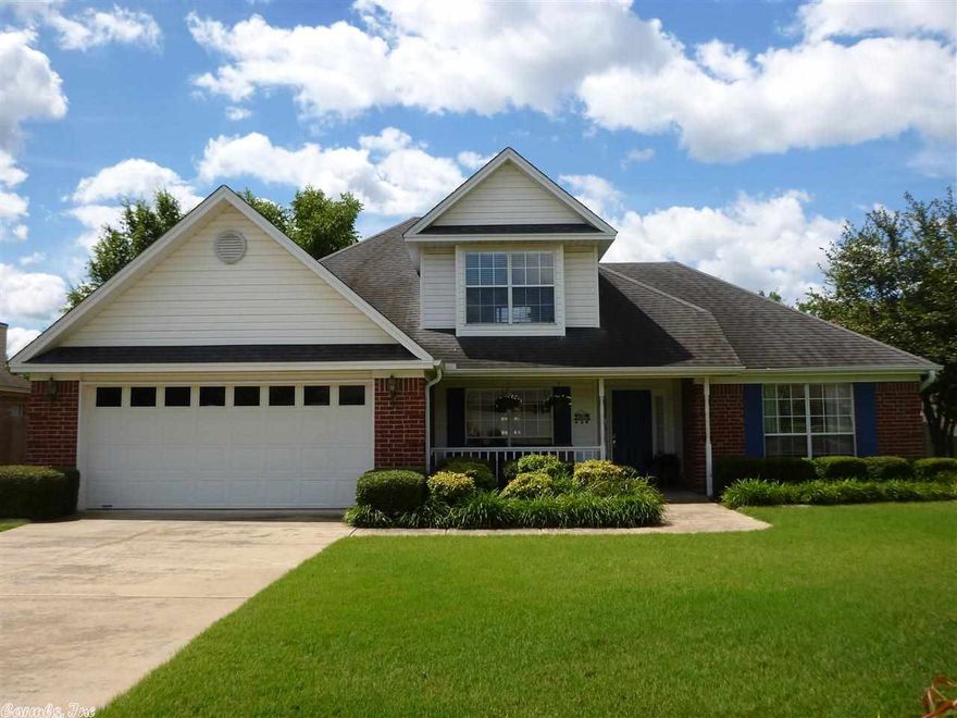 Amazingly well maintained home on a mature lot in a quite subdivision.  Enjoy the spacious living room with ceiling that opens to 2nd floor.  Nice wood cabinets accent the eat in kitchen area.  Oversize pantry closet PLUS work space desk area.  Separate dinning room for your entertaining.  The master suites boasts jetted tub and 4'shower with seat, Large walk-in closet and double vanities.  Two oversize bedrooms and a full bath are located upstairs.  Inviting fenced backyard.