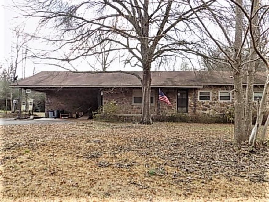 6 Acres in Wooster located on Hwy 25( Patton Rd) A rare find so close to Conway and Greenbrier .4th bedroom could be office or in-law quarters.  3 full baths one with a step in shower ,wheelchair and ramp access. Under ground Basement with outdoor entrance.Outdoor working space features storage building with electricity.Metal storage building with concrete floors.Gardens all natural and room for your animals.