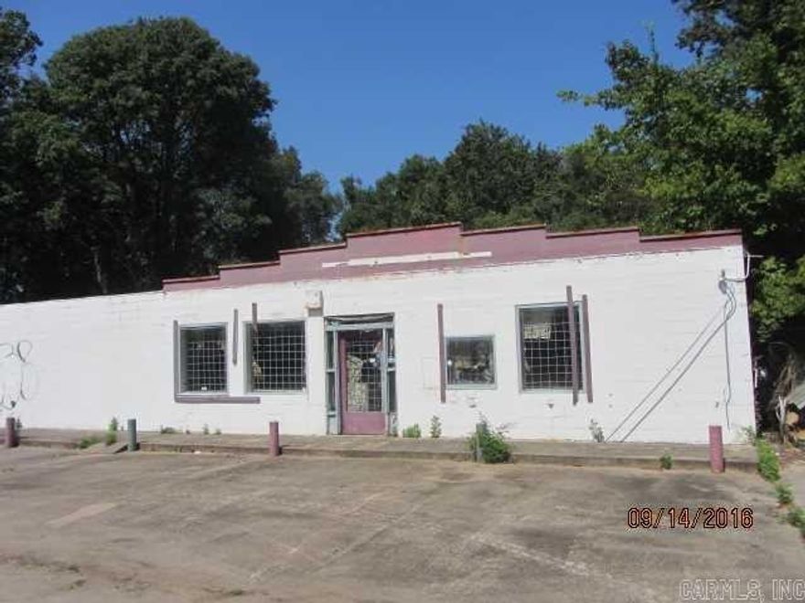 Commercial building sold before listed. Vacant. Entered for information purposes only.