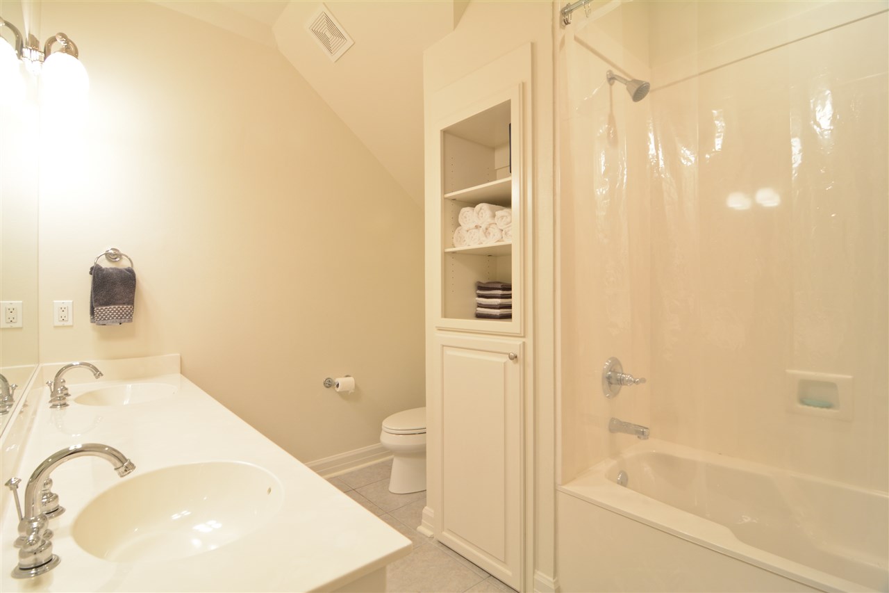 CHENAL VALLEY SOLOGNE CIRCLE - Residential
