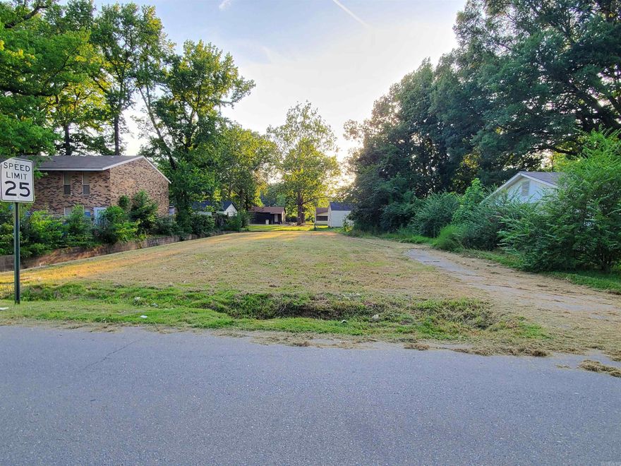 Ready to Build on Multi Family lot. Location is great and surrounded by other  Duplexes . Bring your investor and get started building their next Multi-family rental.