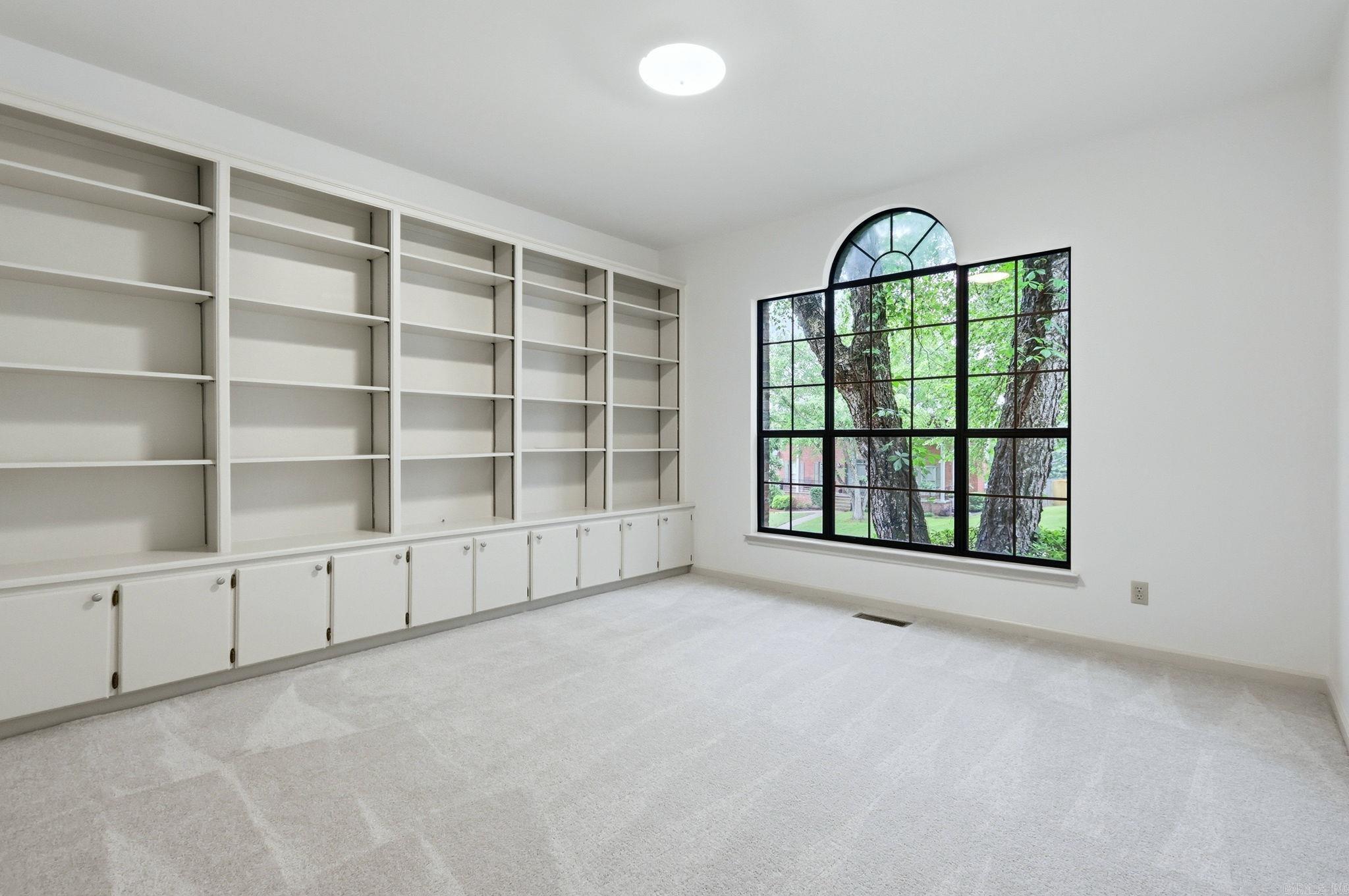 LONGLEA MANOR ADDN - Residential